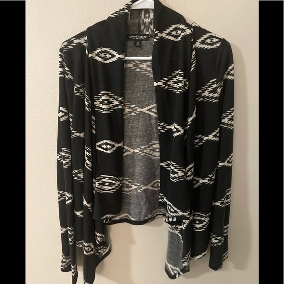 𝅺ABOUT A GIRL BLACK/CREAM SANTE FE DESIGN LIGHTWEIGHT CARDIGAN SIZE MEDIUM - Picture 1 of 2